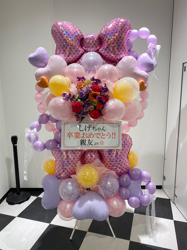 HKT48 村重杏奈様へバルーンスタンドを納品しました[公演祝い花]