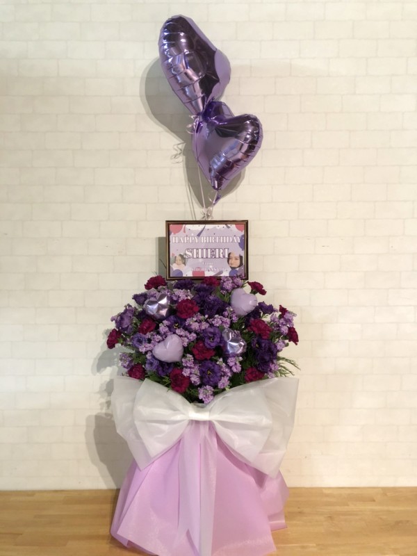 九州女子翼 詩絵里様へお祝いスタンド花を納品しました[公演祝い花]