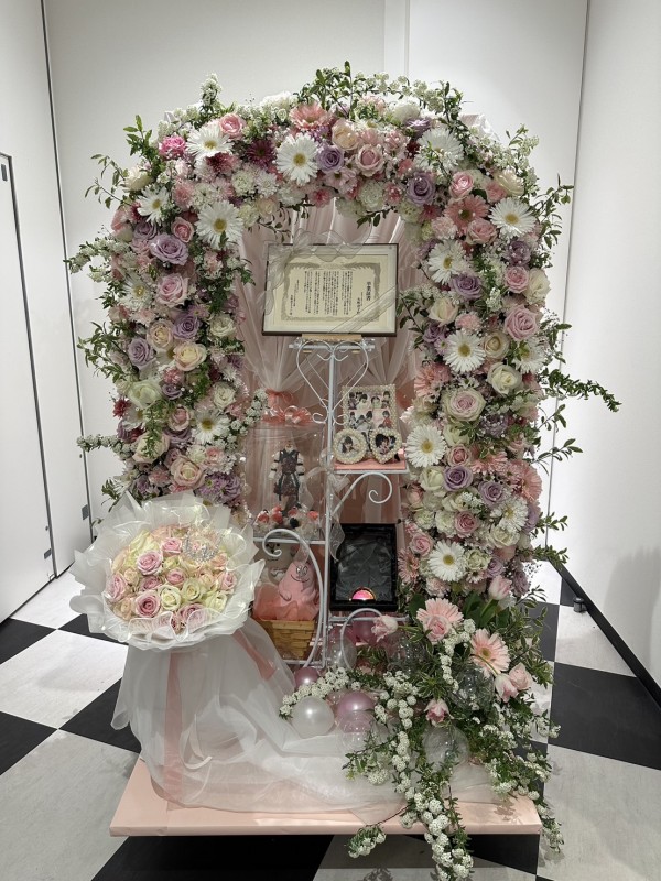 HKT48 矢吹奈子様へお祝いスタンド花を納品しました[公演祝い花]