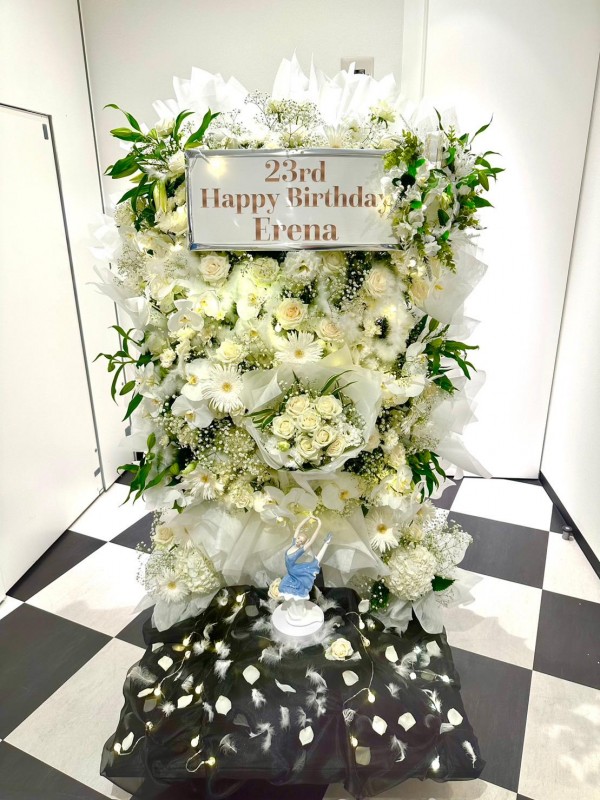 HKT48 坂本愛玲様へお祝いスタンド花を納品しました[公演祝い花]